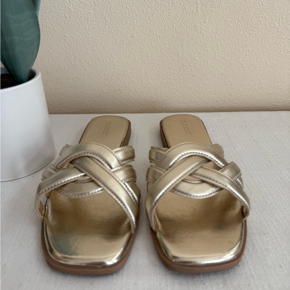 Old Navy Heritage Metallic Gold Slide Sandals - Picture 5 of 10